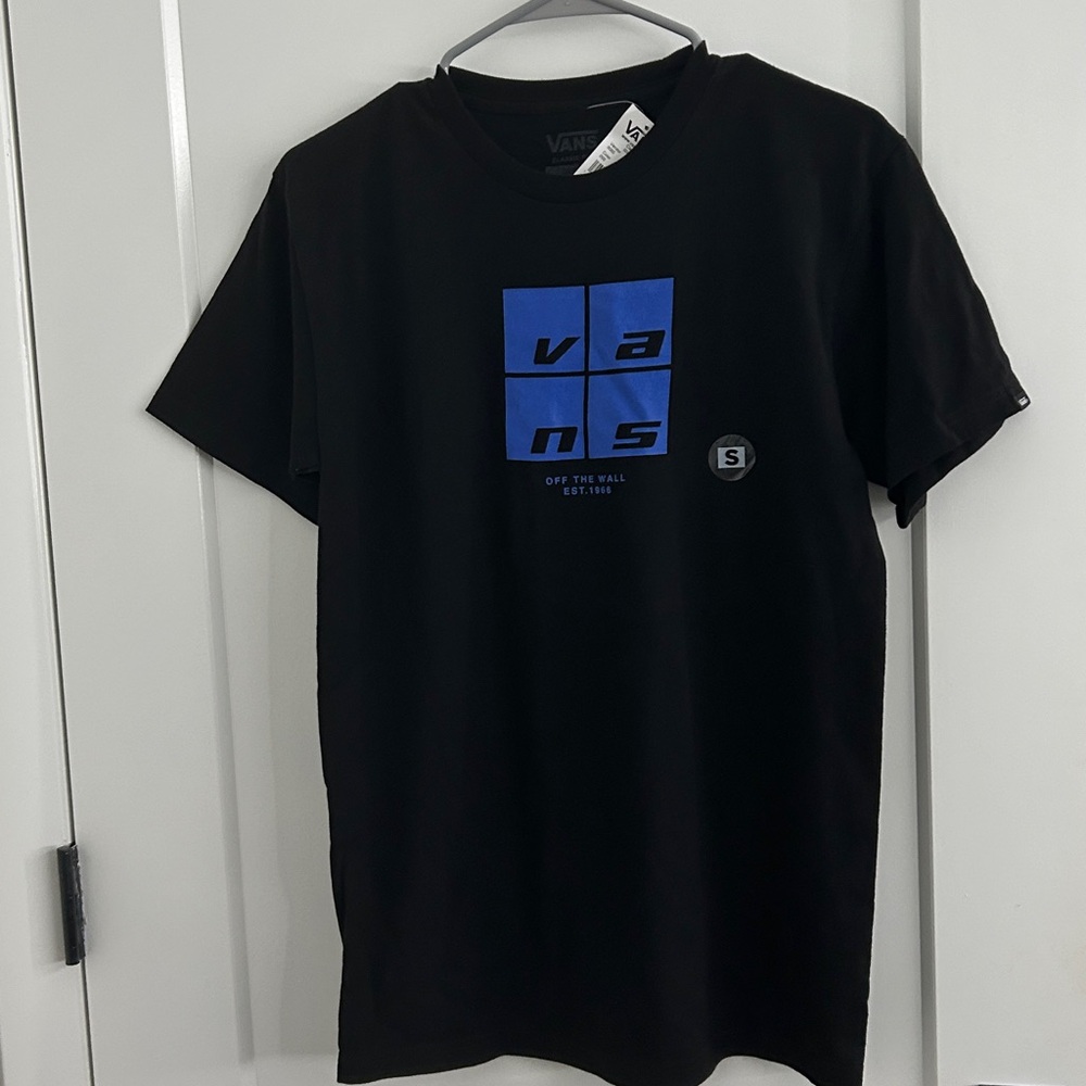 NWT Four Window Logo Graphic T-Shirt |Size Small